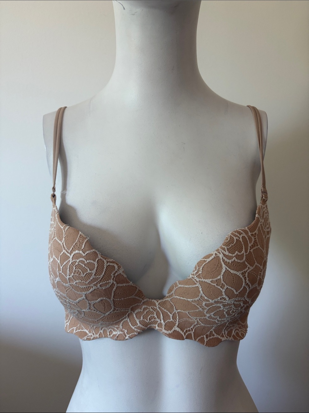 Victoria Secret Very Sexy Push Up Nude Lace Bra Size 34C